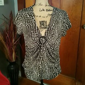 Apt. 9 Tops - Apt 9 Vneck Giraffe Print Shortsleeve Blouse Apt. 9 Tops - Apt 9 Vneck Giraffe Print Shortsleeve Blouse
